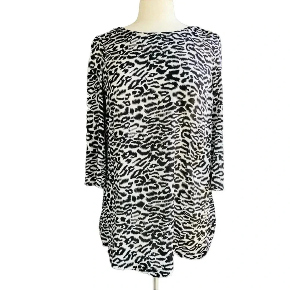 WD. NY Women’s Size L Black Cheetah Prints Crew Neck 3/4 Sleeve Zipper Back Top